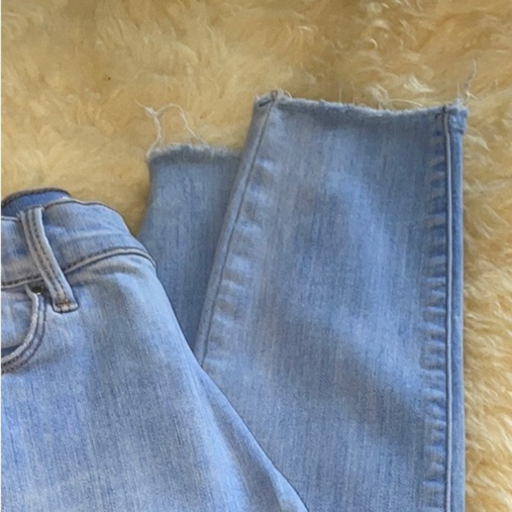 Distressed Jeans - Picture 4 of 6